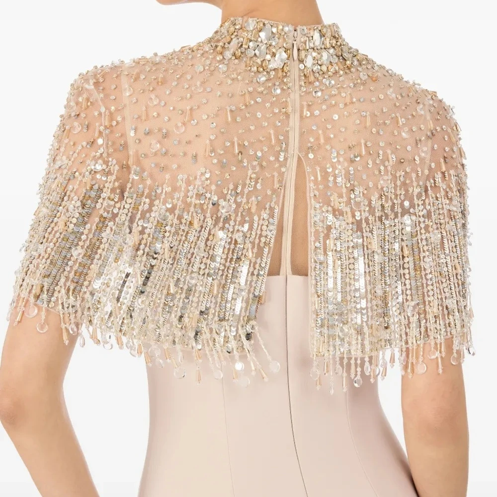 Maßgeschneiderte Jersey-Abendkleider in gerader, bodenlanger Passform, luxuriöse Kristallquasten, hoher Kragen, kurze Ärmel, Promi-Kleid, Partykleid Image