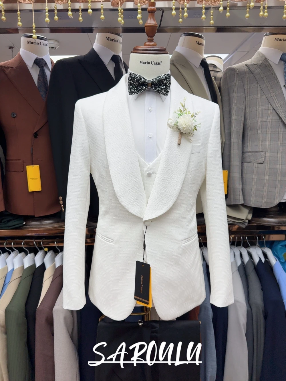 Weiß gemusterter Herren-Hochzeitsanzug, elegantes, komplett jacquardfarbenes Set, formeller Bräutigam-Smoking, moderne Jacke mit Schal-Revers und Weste und Hose Image