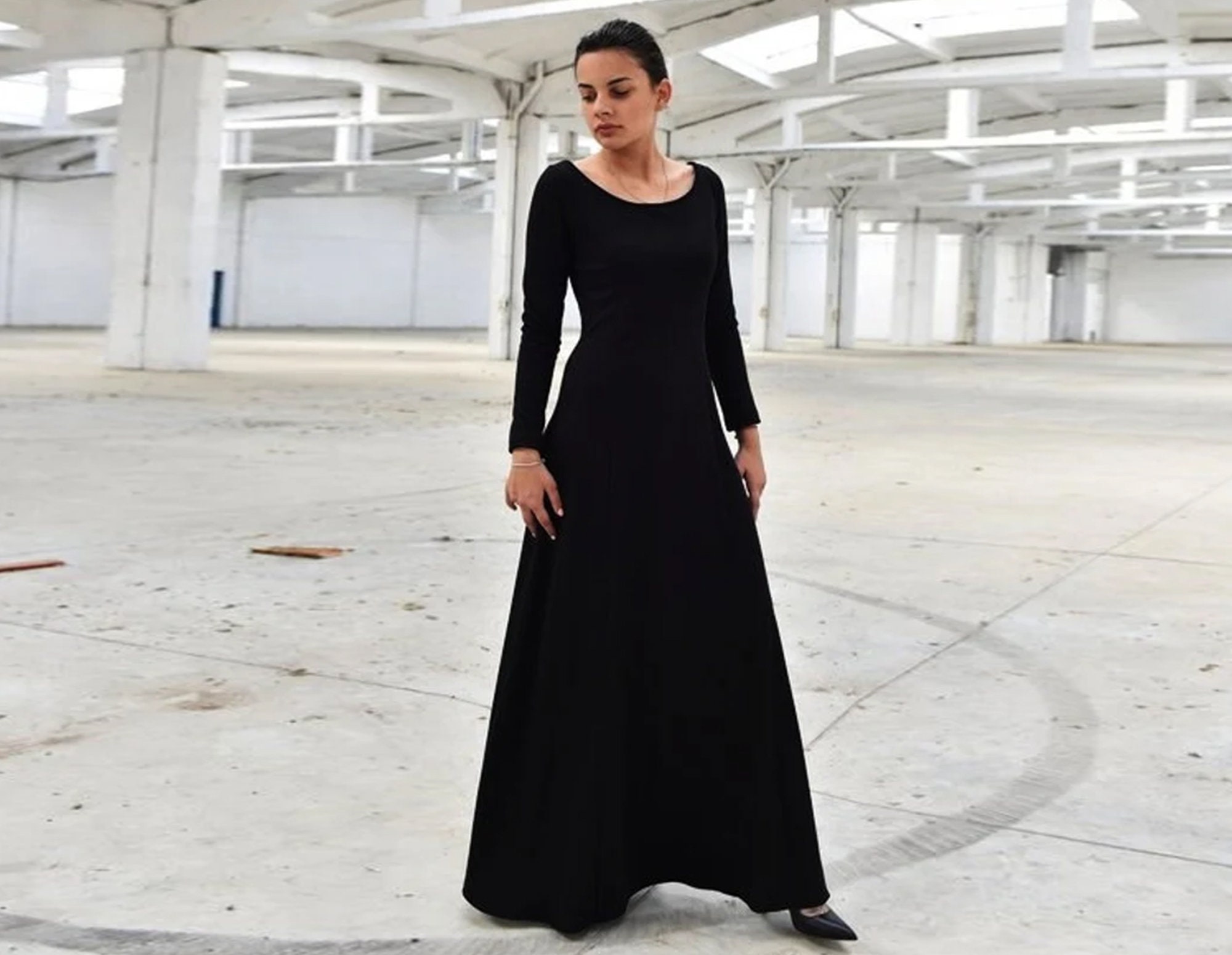 Abito nero per donne, abito maxi gotico, abito maxi nero, abito gotico, abbigliamento taglie forti, abito a maniche lunghe primaverili, abbigliamento
