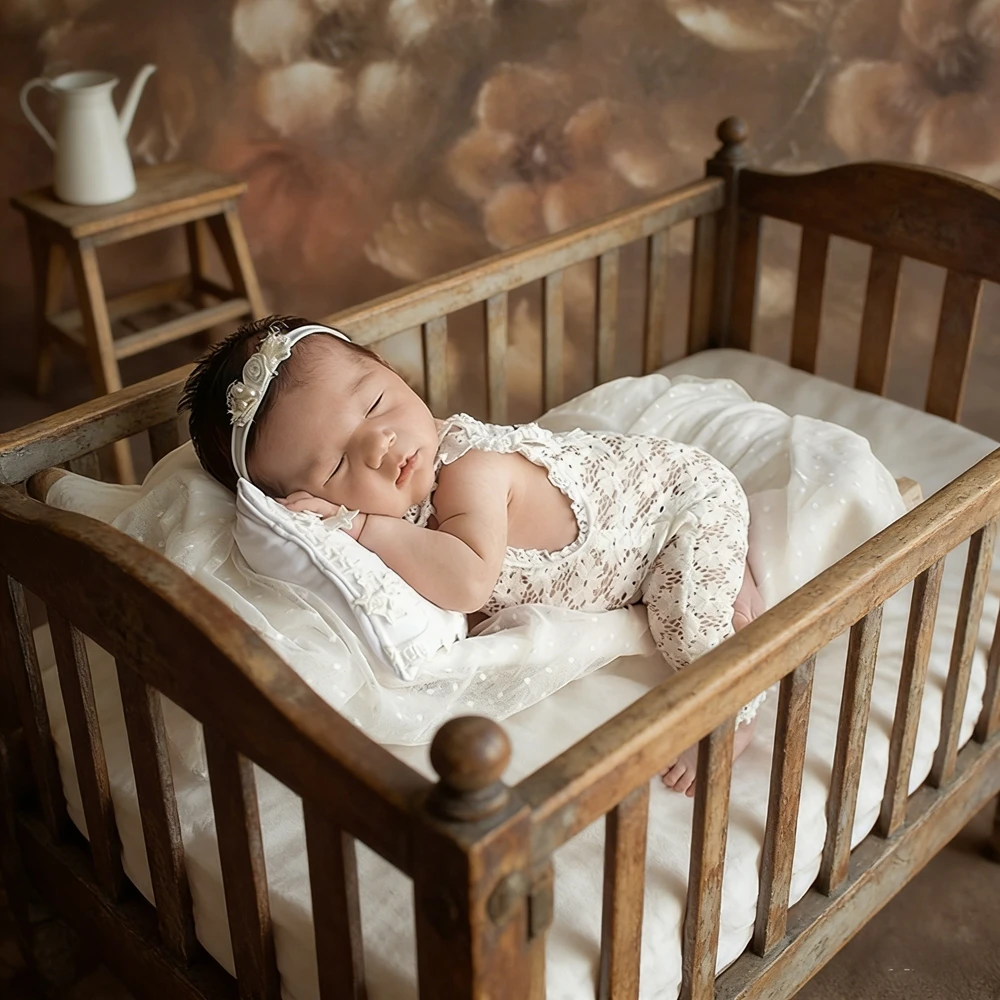 Neugeborenen-Fotografie-Requisiten Weißer Spitzen-Rüschen-Strampler Baby-Fotoshooting-Outfit Schulterfreier Säuglings-Bodysuit Mädchen-Requisite Vintage-Spitze Image