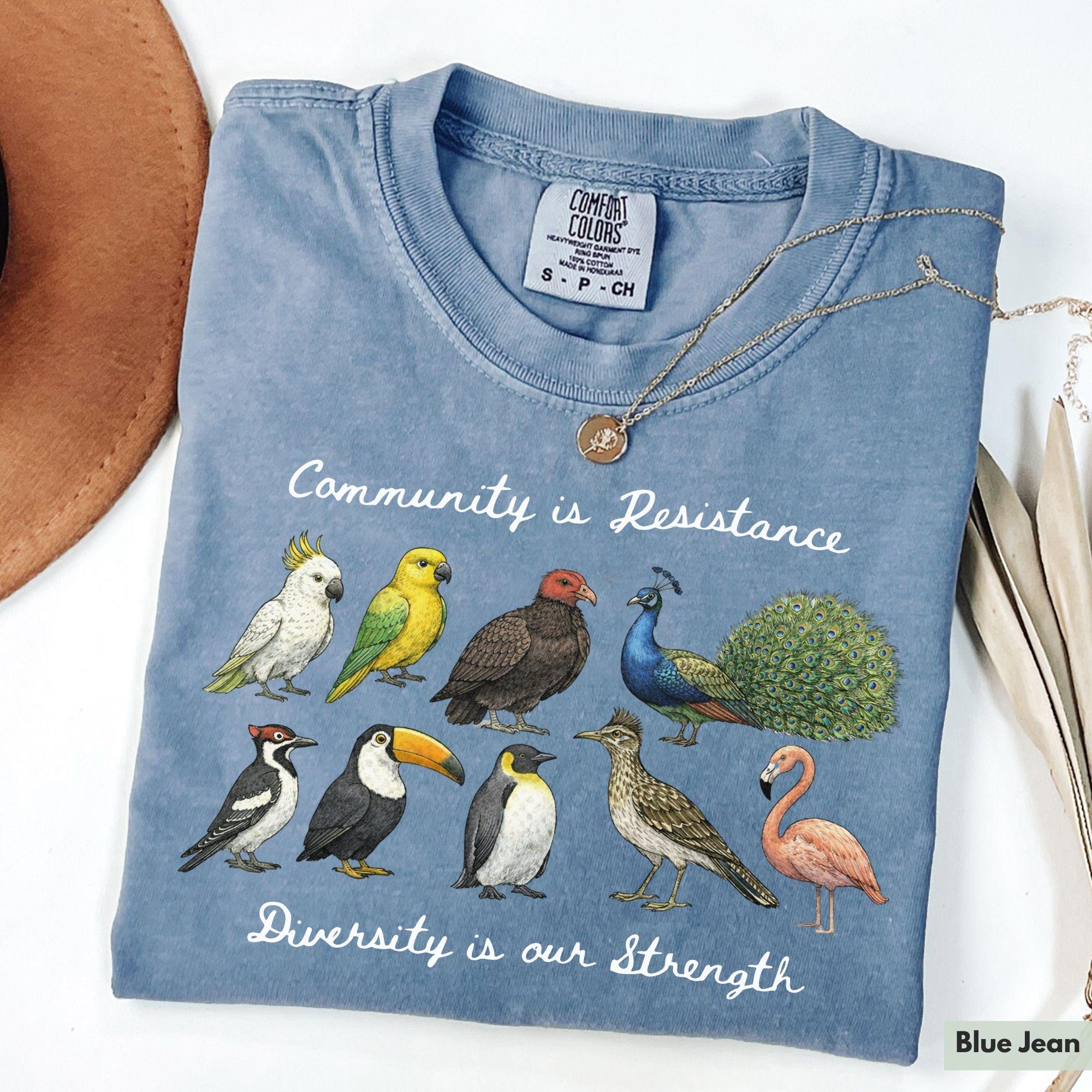 Maglietta Comfort Colors Anti ICE, Maglietta Diversity, Maglietta Community is Resistance, Maglietta Bird Lover, Maglietta Bird Nerd, Maglietta Anti