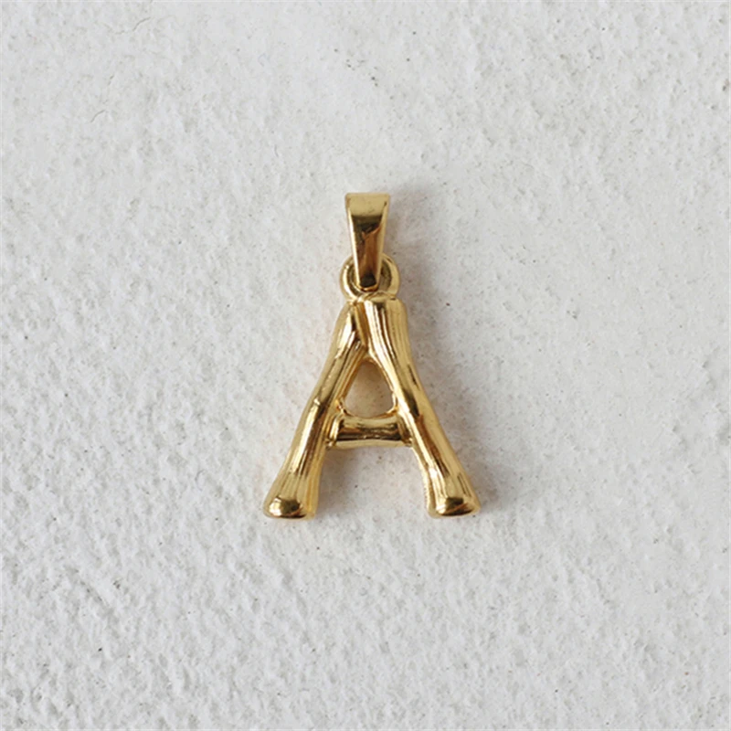 Halskette mit Alphabet-Anhänger, Initialen-Charm, A-Z, 26 englische Buchstaben, Damen-Halsband, Titanstahl, vergoldet, 18 Karat Gold, Schlüsselbeinkette, Schmuck
