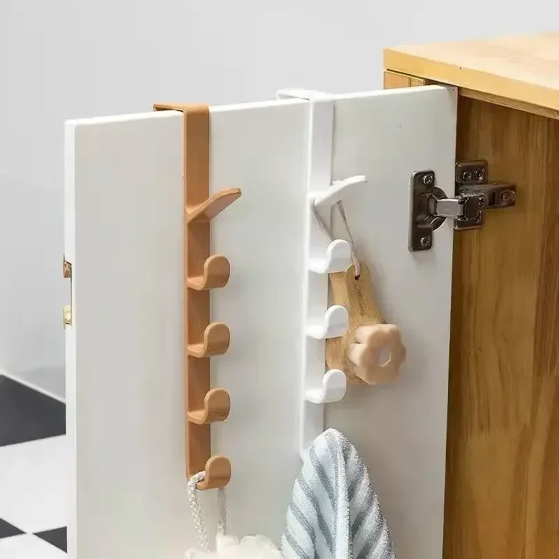 Hinter der Tür, Kleiderhaken, Kleiderbügel hinter der Tür, Schrank, Kleiderschrank, Schlafsaal, Türhaken, Lagerregal