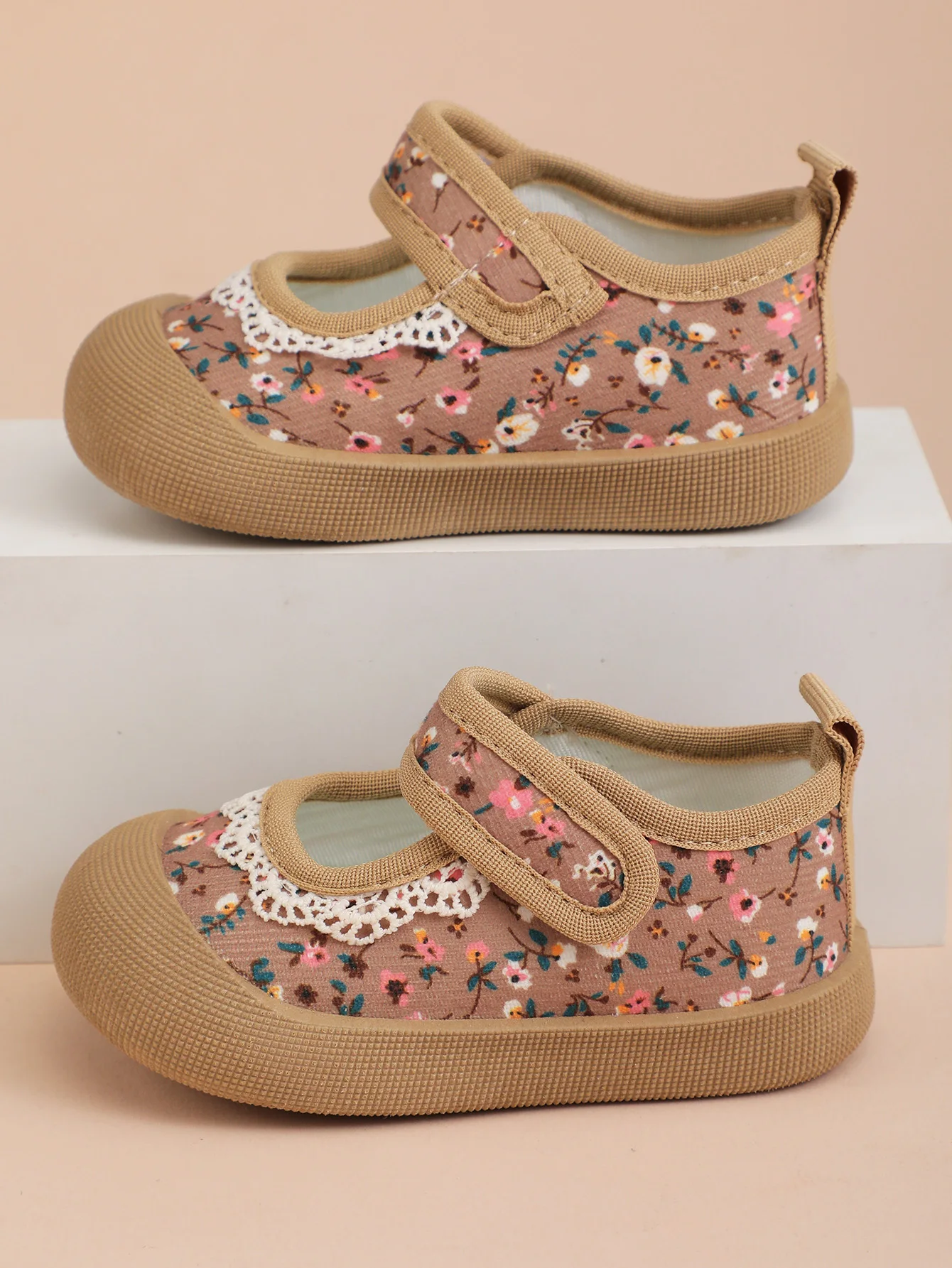 Frühling und Herbst 2024, neue koreanische Version von Indoor-Mädchen-Leinwandschuhen, weiche Sohlen, Kinder-Baby-Kleinkind-Schuhe, Kinderschuhe
