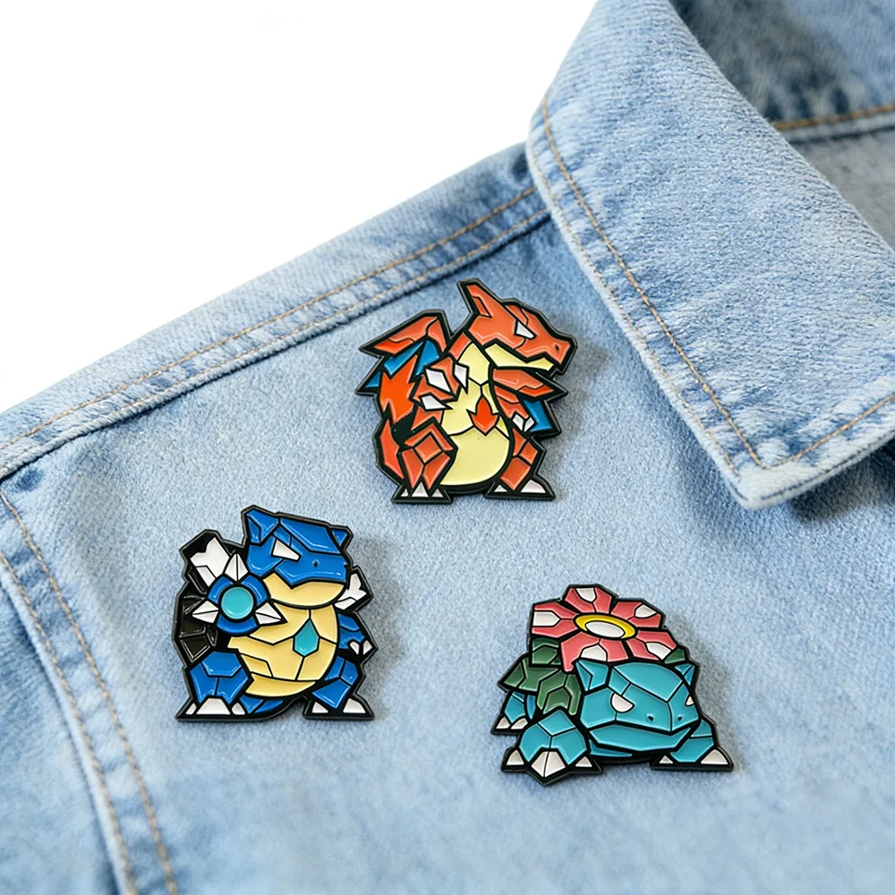 Neue Kreative Anime Pokemon Isekai Monster Starter Brosche Abzeichen Glurak Schiggy Venusaur Emaille Anstecknadeln für Sammler Image