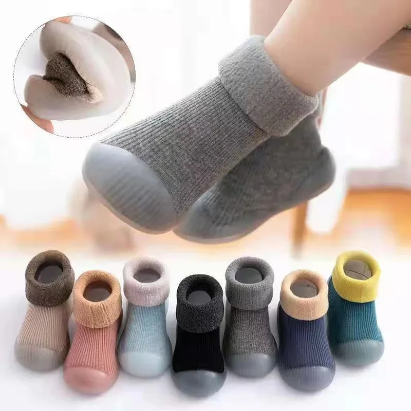 Neue Verdickte Kinder Socken Schuhe Winter Super Warm Baby Kleinkind Stiefel Jungen Mädchen Turnschuhe Neugeborenen Indoor Schuhe Boden Schuhe Schuhe