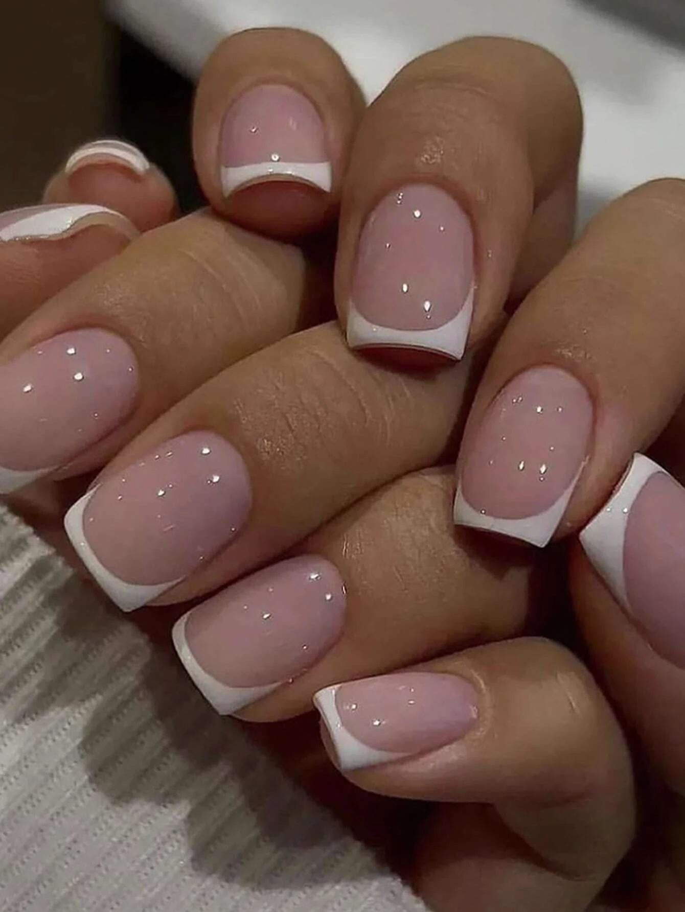 24 teile/satz kurze quadratische künstliche nägel für frauen nette braut herz weiß französisch tipps faux ongles y2k drücken auf falsche nagel liefert Image