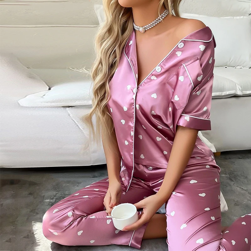 Pigiama da donna 2026 in raso con stampa a cuori, camicia a maniche corte con bottoni e risvolto, e pantaloni, set pigiama 2 pezzi casual morbido