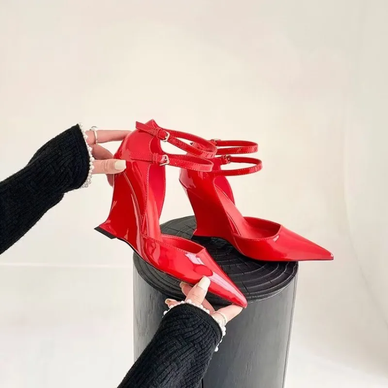 Rote spitze Sandalen mit Keil absatz Damen Sommer neue Leder hochhackige Schuhe elegante Schuhe für Frauen