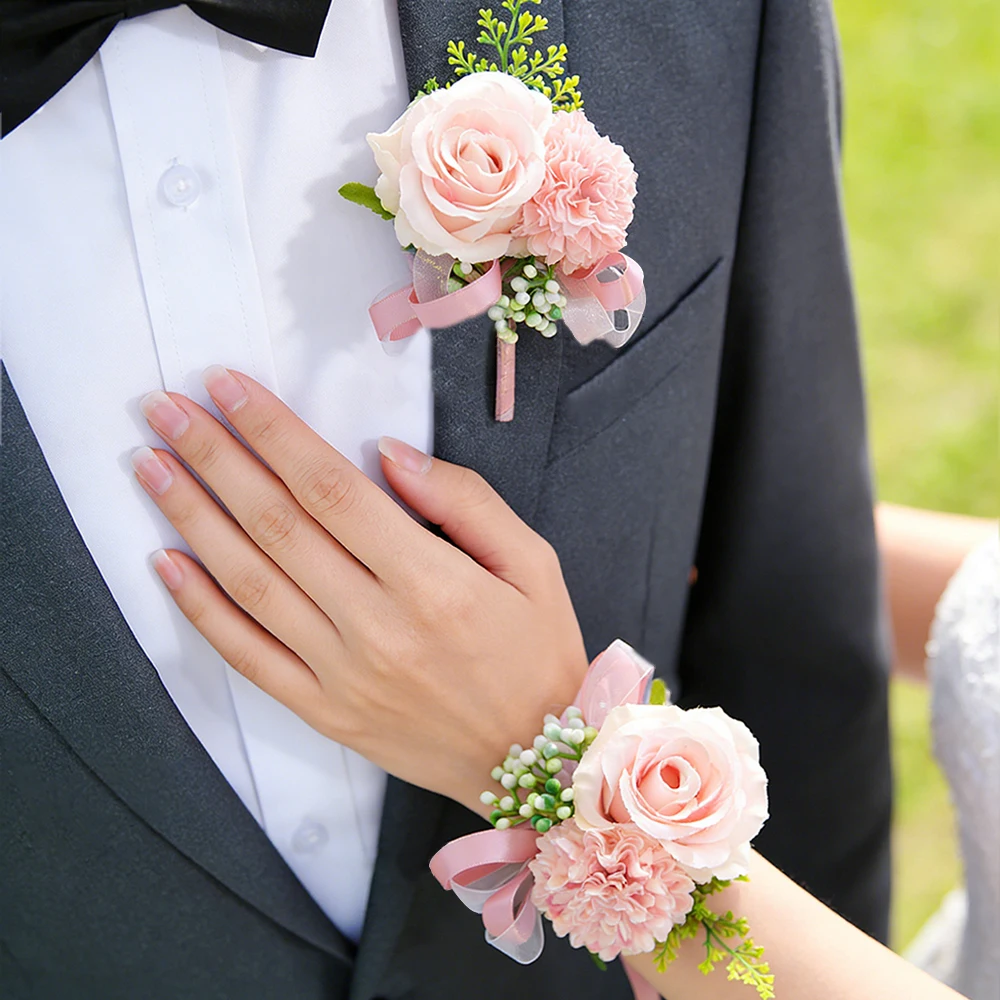 Chrysanthemen- und Rosen-Boutonniere und Handgelenk-Corsage, perfekt für Hochzeit, Party, Abendveranstaltungen, Tanz, Reisen, Jubiläen Image