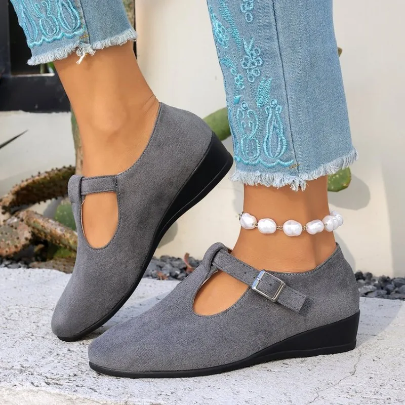 Flache Freizeitschuhe für Damen Frühling Herbst Neuer Stil Große Größen Vintage Spitze Slip-On Schuhe mit Samtoberfläche