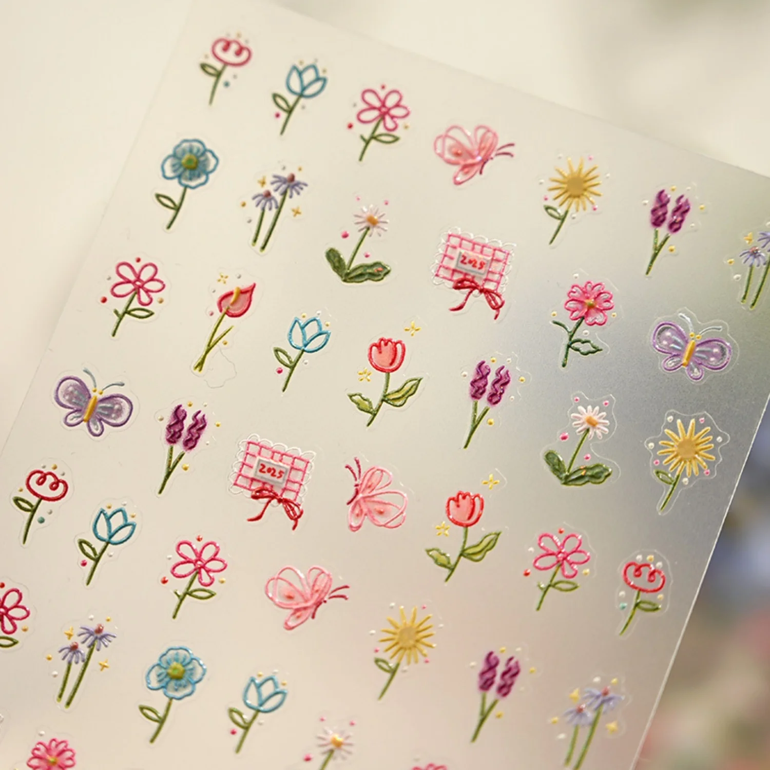 5D Niedliche Handbemalte Nagelaufkleber Bunte Schmetterlinge Tulpen Gänseblümchen Lavendel Frühlingsblumen Selbstklebende Nagelsticker DIY Maniküre Image