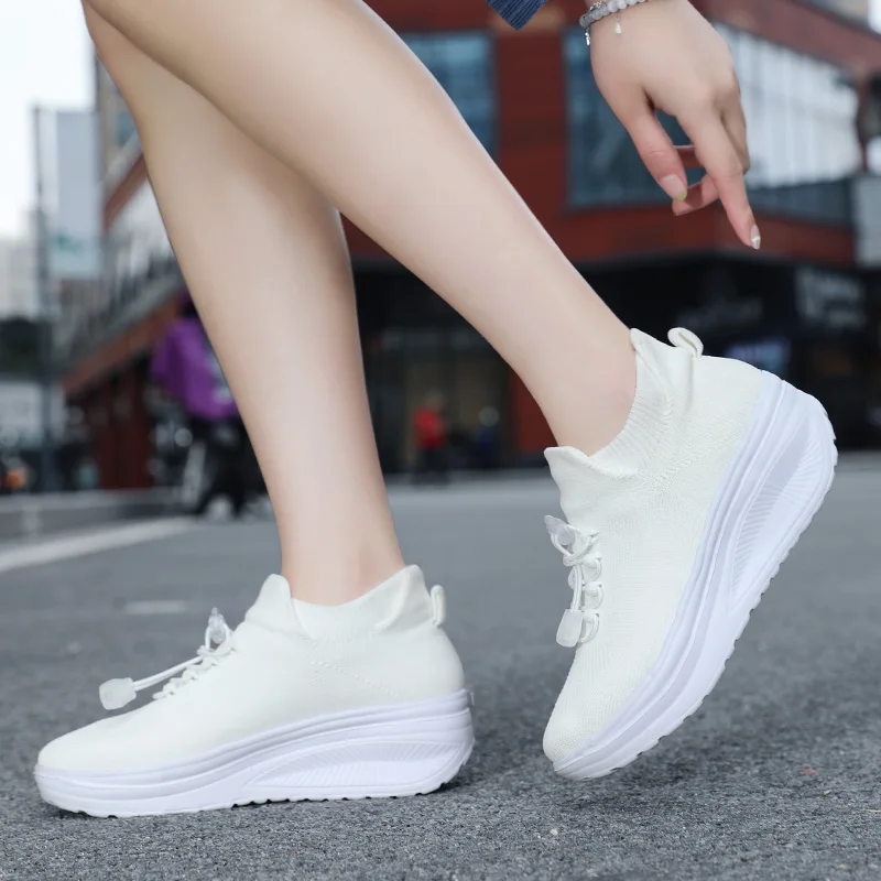 Chaussures de sport mode femme chaussures pour femmes nouvelles chaussures vulcanisées pour femmes chaussures de sport à semelles épaisses chaussures pour femmes à enfiler grande taille