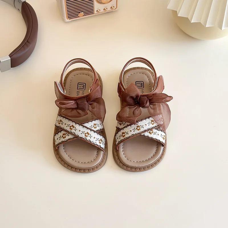 Kinder-Slipper mit offener Zehenpartie, braun, beige, modische All-Match-Kinderschuhe, Größe 21–30, Sommersandalen für Mädchen, Bänder, Blumenmuster, klassischer Kreuzband-Design
