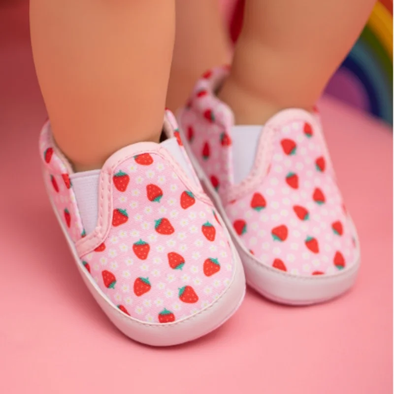 Frühling und Herbst Neue Lauflernschuhe für Babys 0-18 Monate Bequeme Weiche Sohle Baby Erdbeer-Liebe Bedruckte Leinenschuhe Image