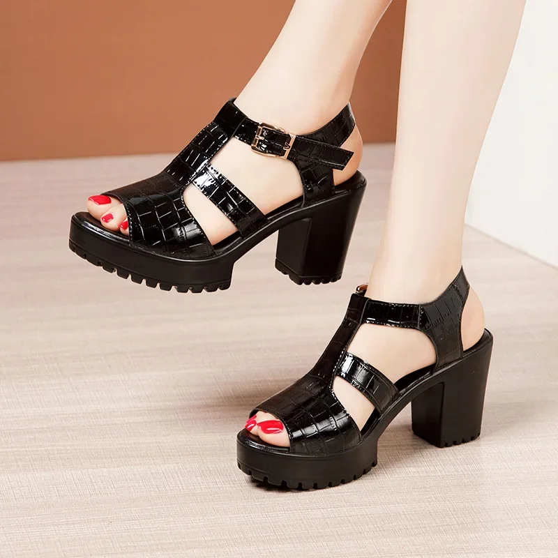 Kleine Größe 32–43, Strand-Plateau-Sandalen, Lackleder-Schuhe, 2024, Sommer, elegante Block-High-Heels-Sandalen für Damen für Büro, Mutter