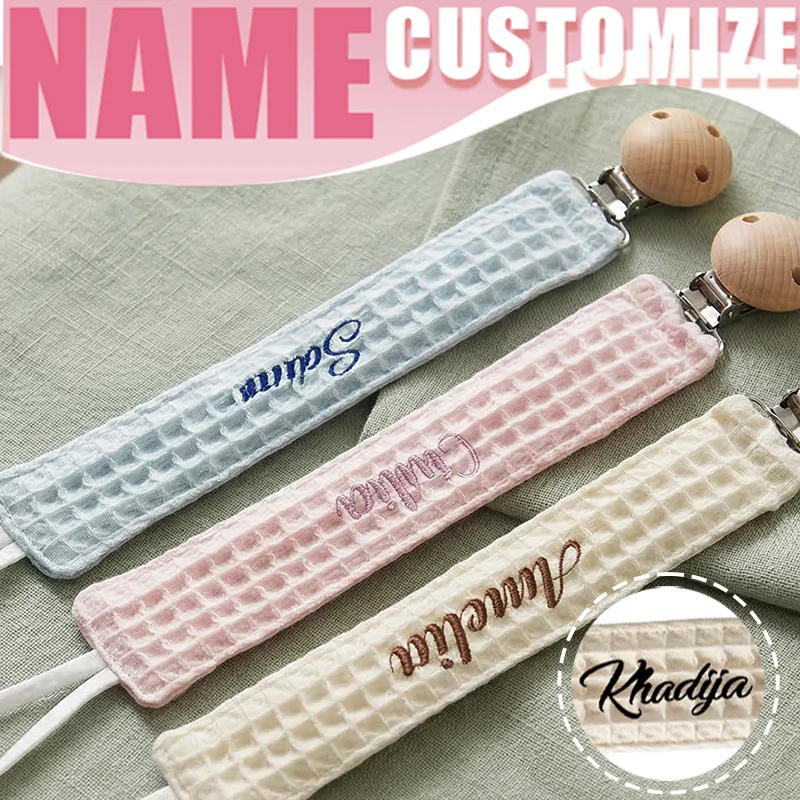 Bestickter Schnullerhalter mit Holzclip und Stoffclip für Babyparty-Geschenk Image