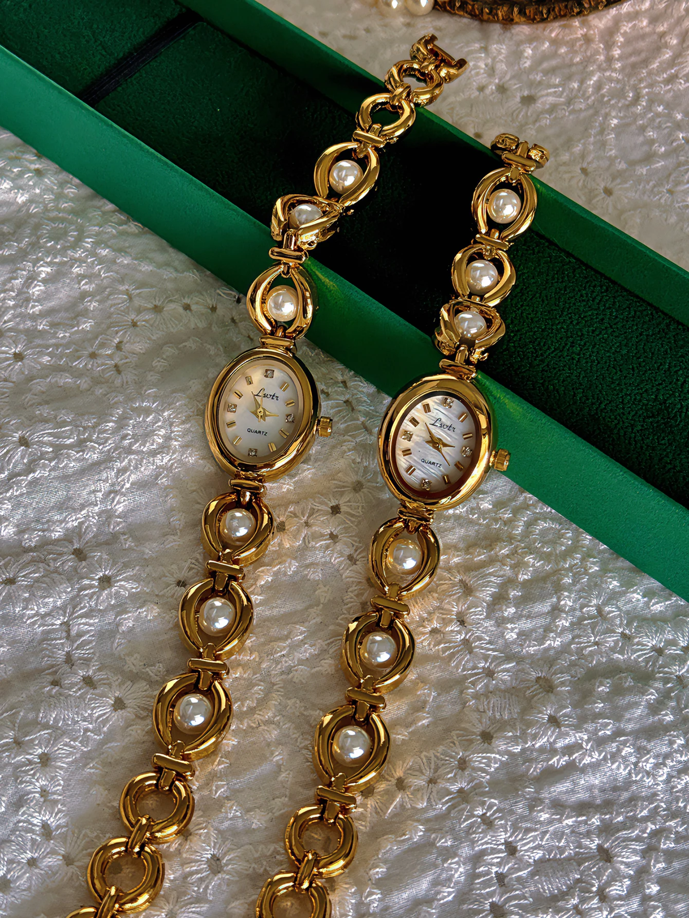 Elegante Damen-Quarzuhr mit Perlenkette in Gold, modisch, anmutig, ovales Metallgehäuse, 30 m wasserdicht, Urlaubsuhr für den täglichen Gebrauch