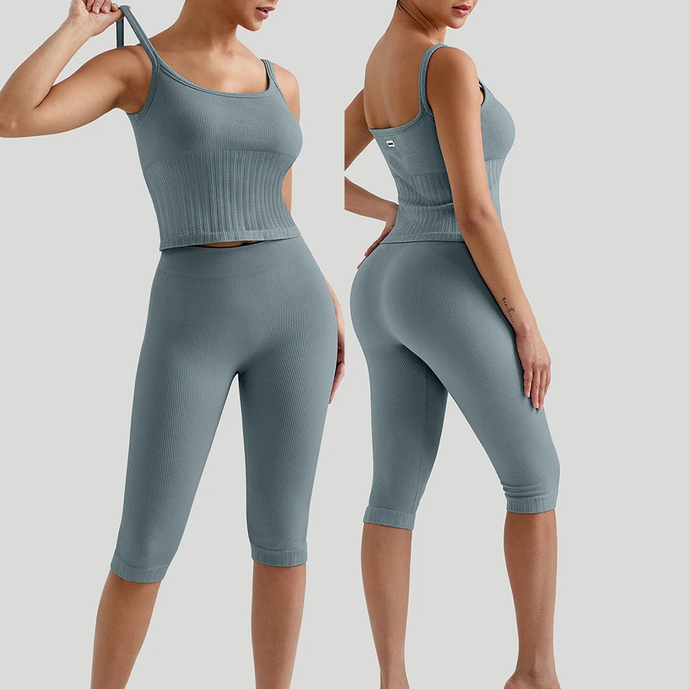 Ensemble de yoga 2 pièces pour femmes, décontracté, antichoc, avec débardeur de sport et legging capri, idéal pour l'entraînement et le fitness en salle de sport