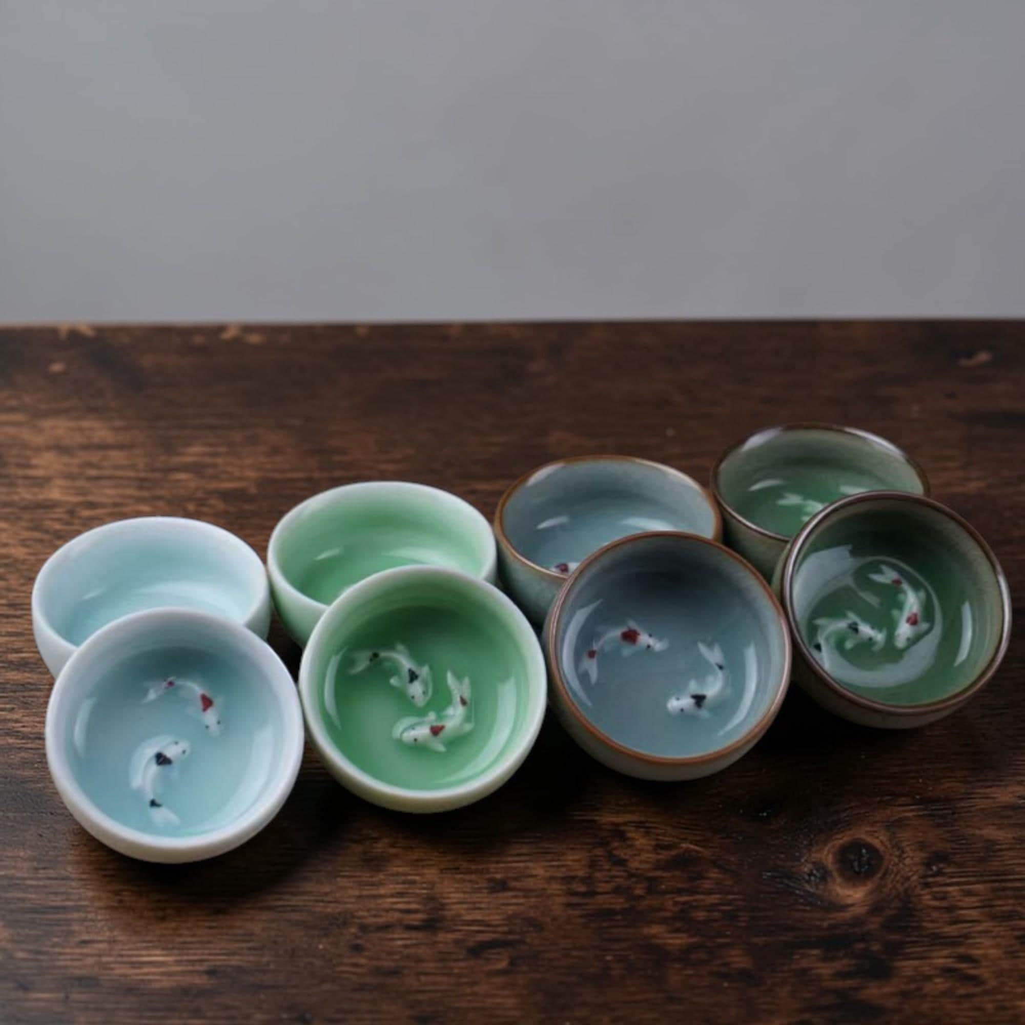 Handgefertigte japanische Koi Fisch Teetasse - 3D Celadon Keramik Sake Schüssel, Crackle Glasur Teetasse, Zen Tee Haustier Tasse Geschenk für Teeliebh