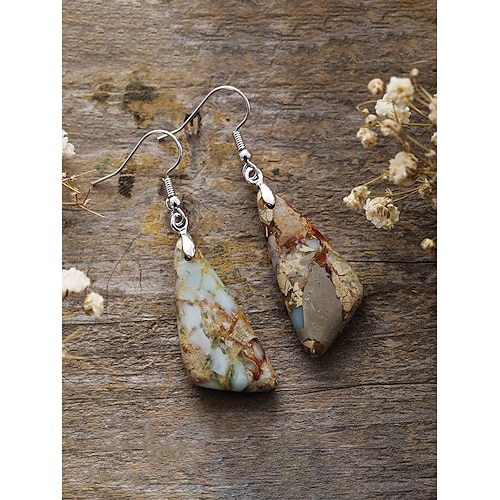 Handgefertigte geometrische Hängeohrringe für Damen, mehrfarbige Naturstein-Ohrhänger, leichter, kunstvoller Schmuck für Gartenpartys, Cafés und den Alltag. Image