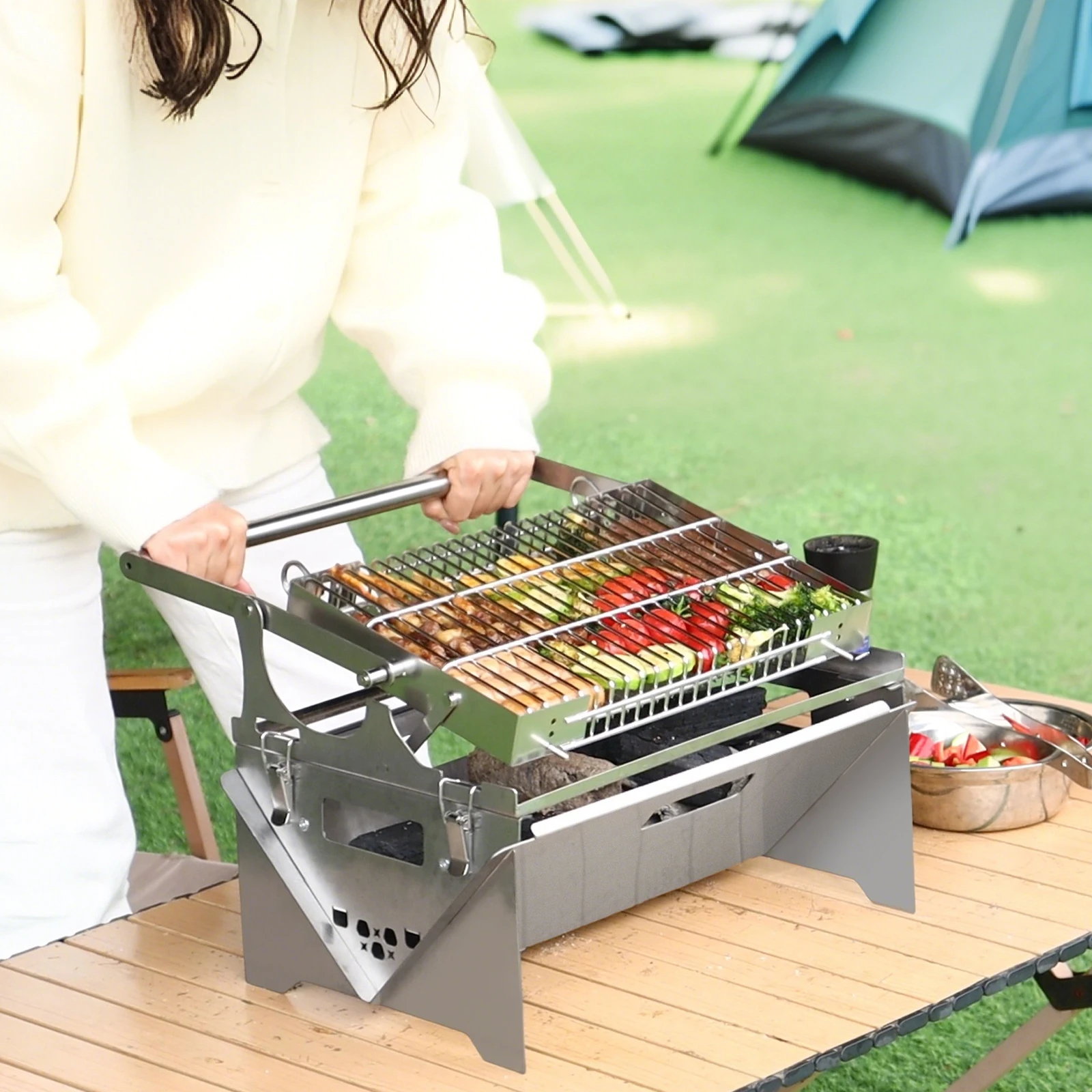 Camping Klappbarer BBQ-Grill und Feuerstelle, Holzkohlegrill, Abnehmbarer Stahl-Campinggrill, Lagerfeuerofen für Outdoor-Kochen und BBQ Image