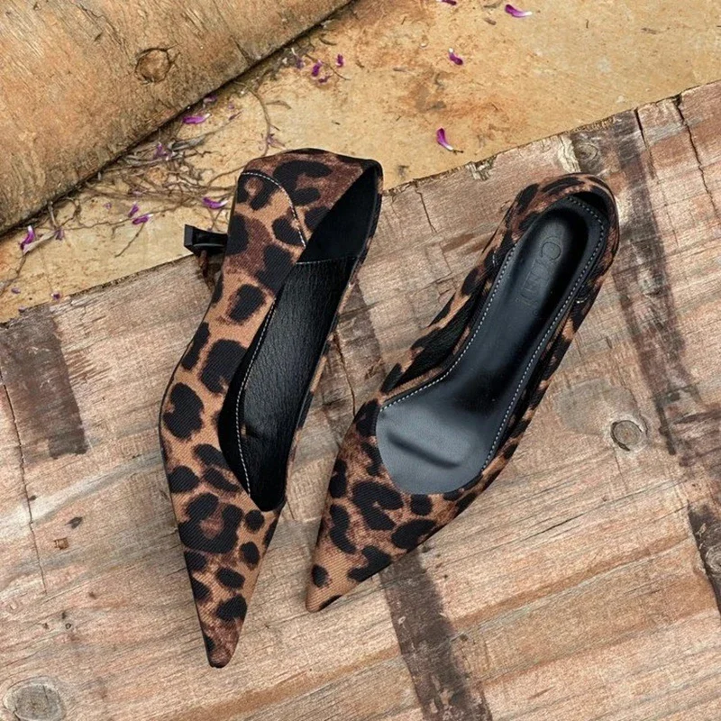 2025, frühling Vintage Frauen Leopard Pumpt Schuhe Mode Spitz Slip Auf Schuhe Concise Büro Dame Schuhe frau niedrigen absätzen