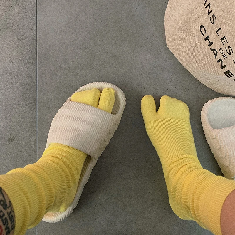 Gekämmte Baumwolle Split Toe Mann Frau Socken Einfarbig Kleine Streifen Bequeme Weiche Zwei-Zehen Japanische Harajuku frauen Tabi Sox Image
