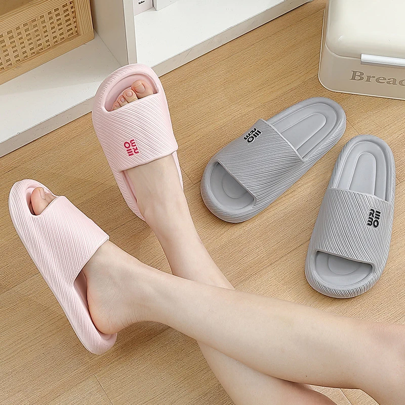Leichte, weiche Hausschuhe für Paare, Damen 2026 Sommer EVA rutschfeste Strand-Flip-Flops, Damen-Plateau-Badeslipper für drinnen Image