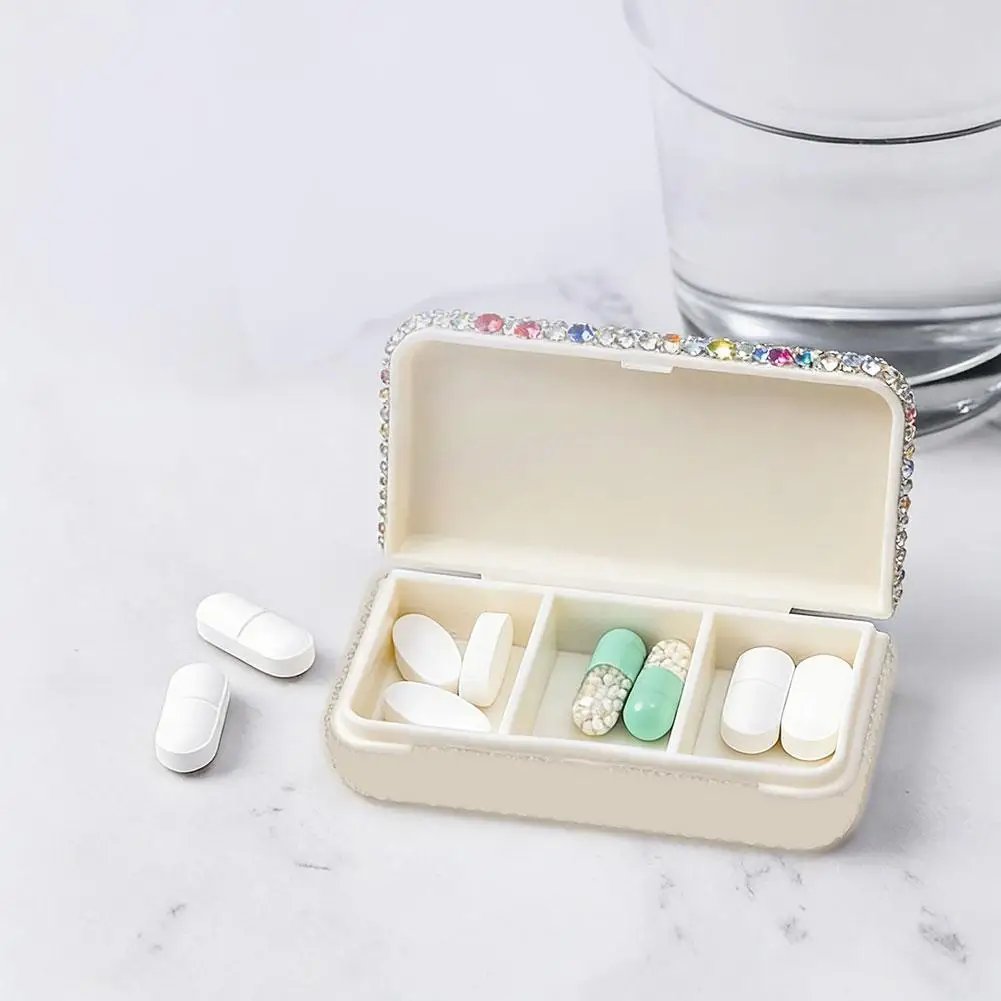 Glitzernde Kristall-Pillendose Tragbarer Glitzer-Reise-Pillenorganizer Kristall-Pillendose für die Tasche zur Aufbewahrung von Vitaminen und Medikamenten Image