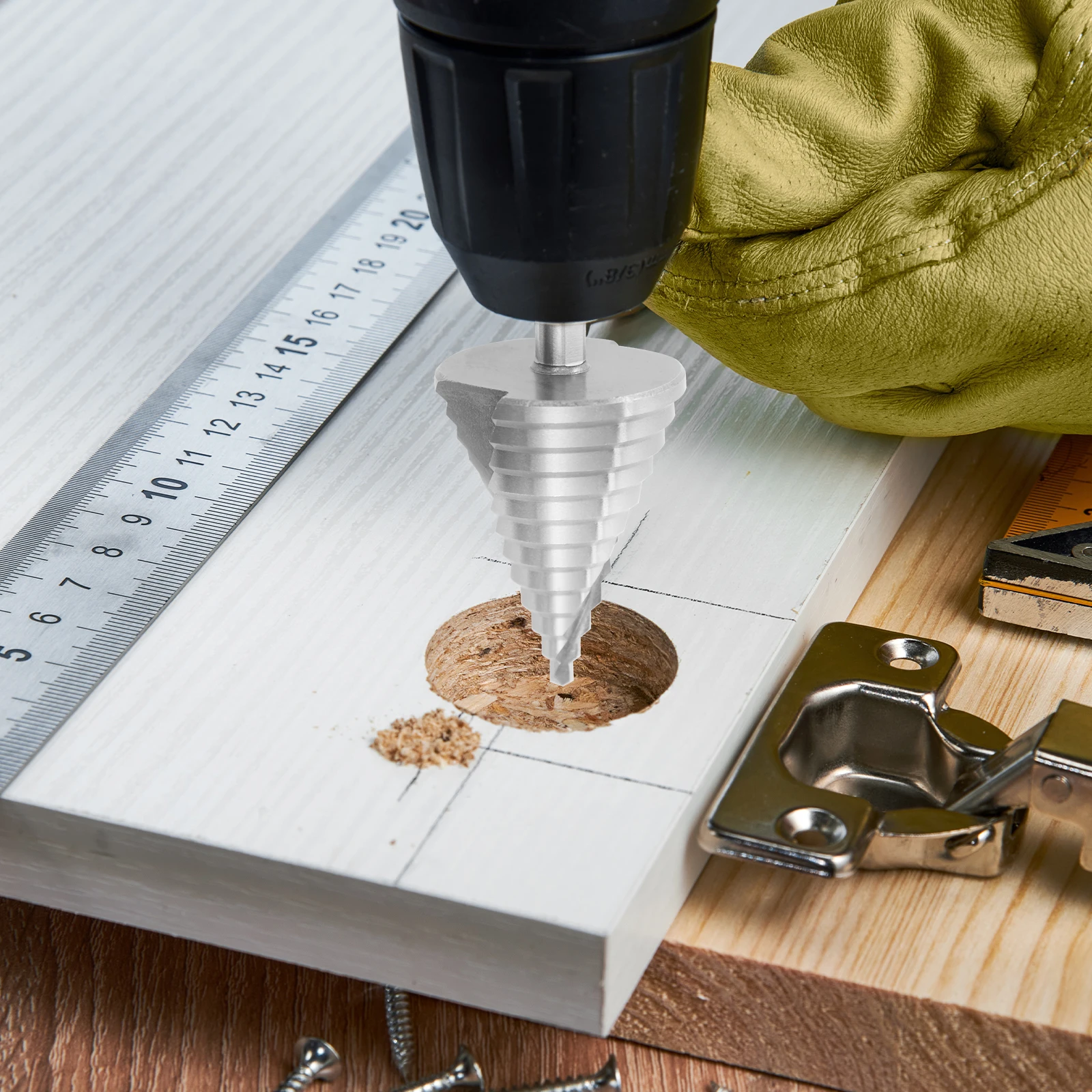 Titanbeschichteter Stufenbohrer 12 Größen 6-60mm, Spiralnut Pagodenbohrer Dreieckiger Schaft für Holz PVC Lochschneiden Image