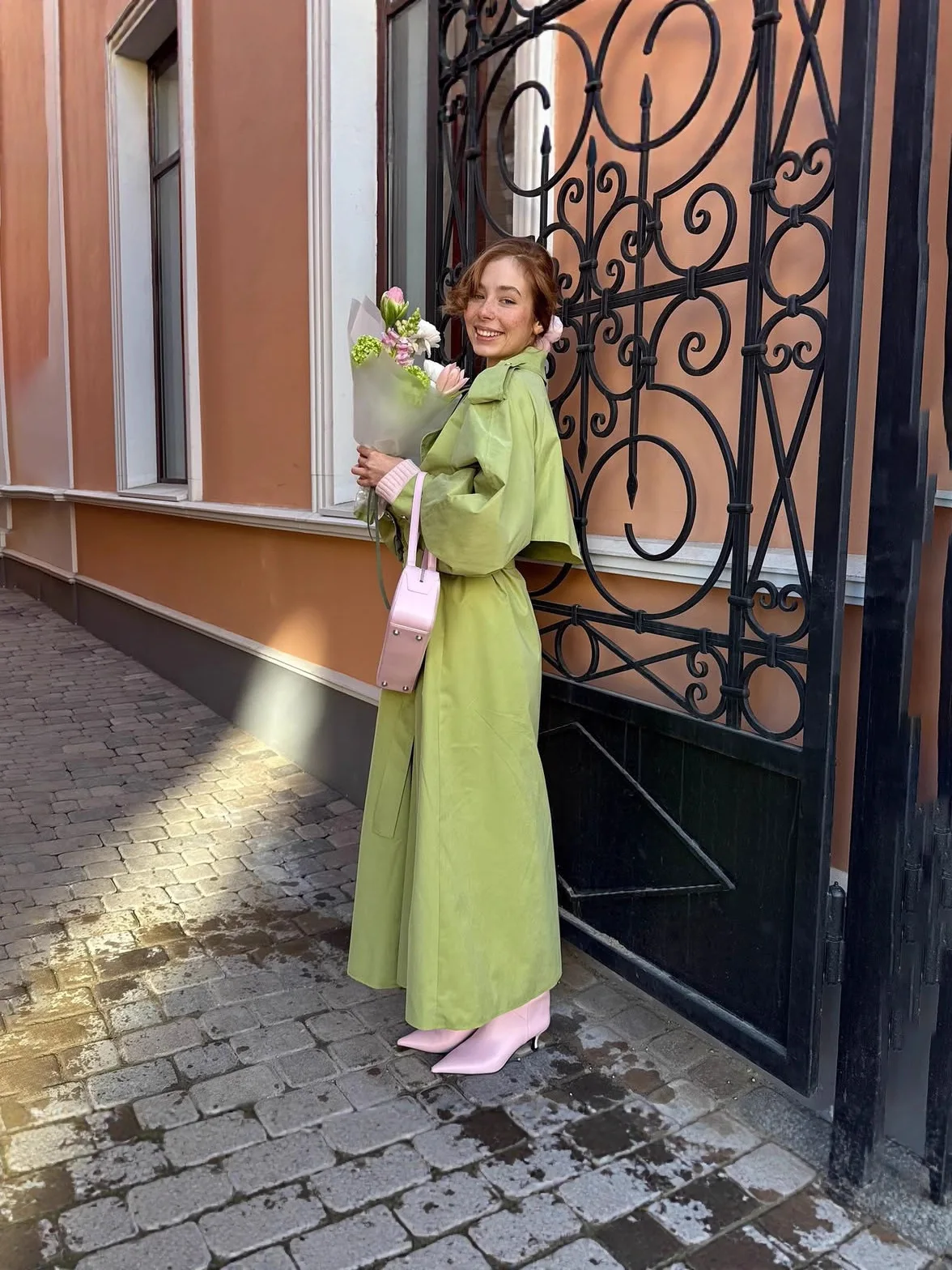 Echte Fotoaufnahmen: Solider Schnür-Windbreaker für Damen mit Umlegekragen, grüne Jacke im europäischen und amerikanischen Stil, schlichter Damen-Trenchcoat Image
