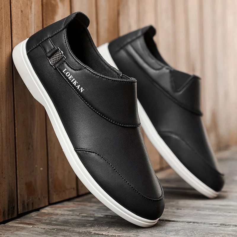 Frühling/Sommer Große Größen Komfortable Langlebige Leichte Business-Casual-Sportschuhe für Herren Einfaches Design Hochwertige Slip-On-Schuhe