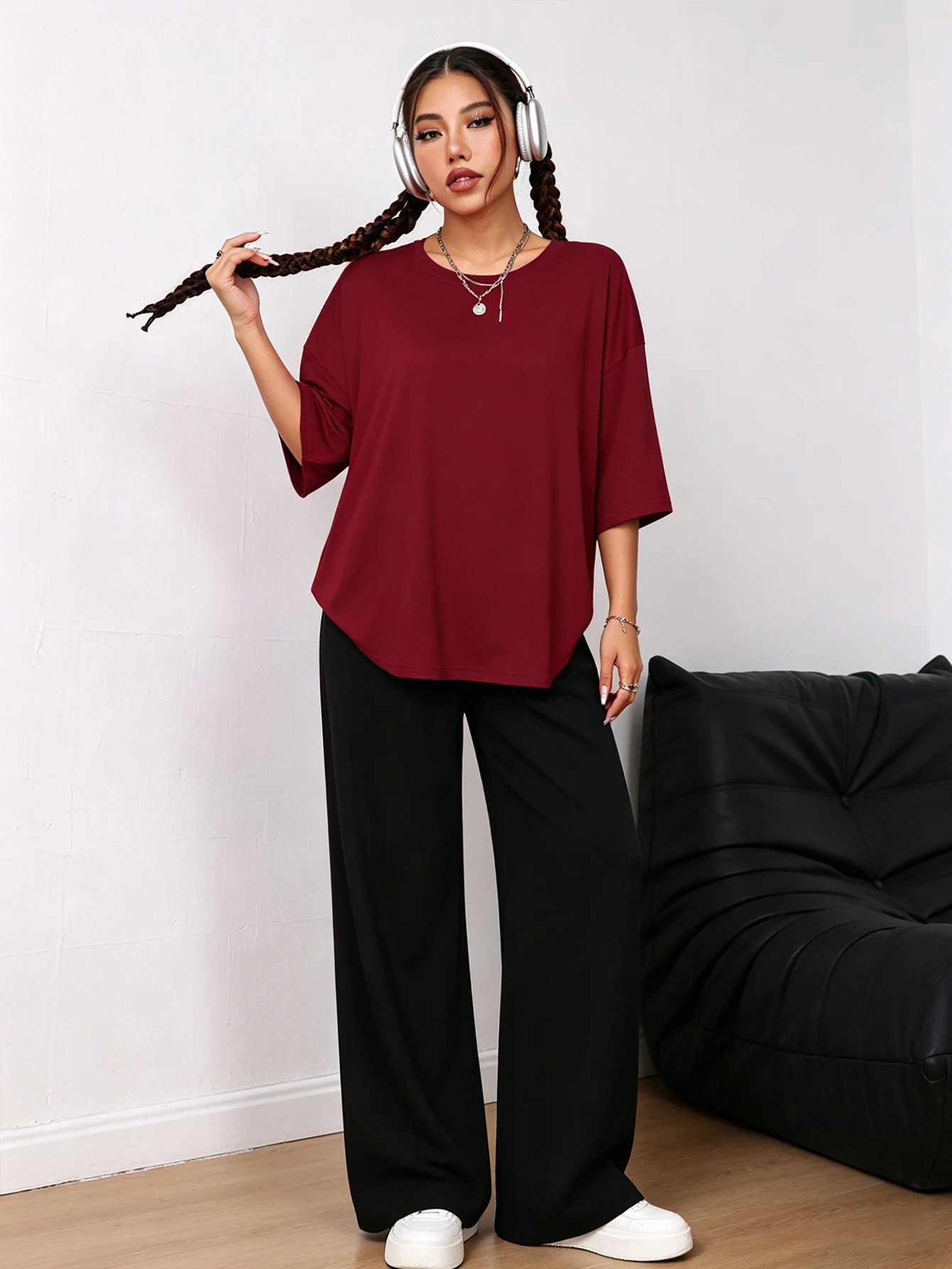 Damen-Set aus lockerem, lässigem, kurzärmeligem Kleid mit weiter Hose im Straight-Leg-Stil Image