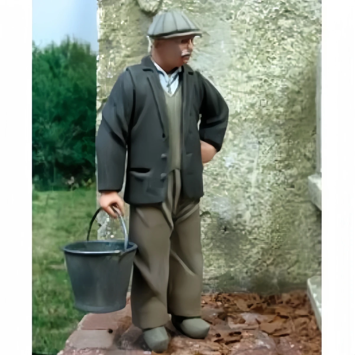 1/35 Resin-Soldatenmodell – Opa, der Zivilist im GK-Krieg, mit einem Wassereimer. Unmontierter und unbemalter Bausatz 921 Image