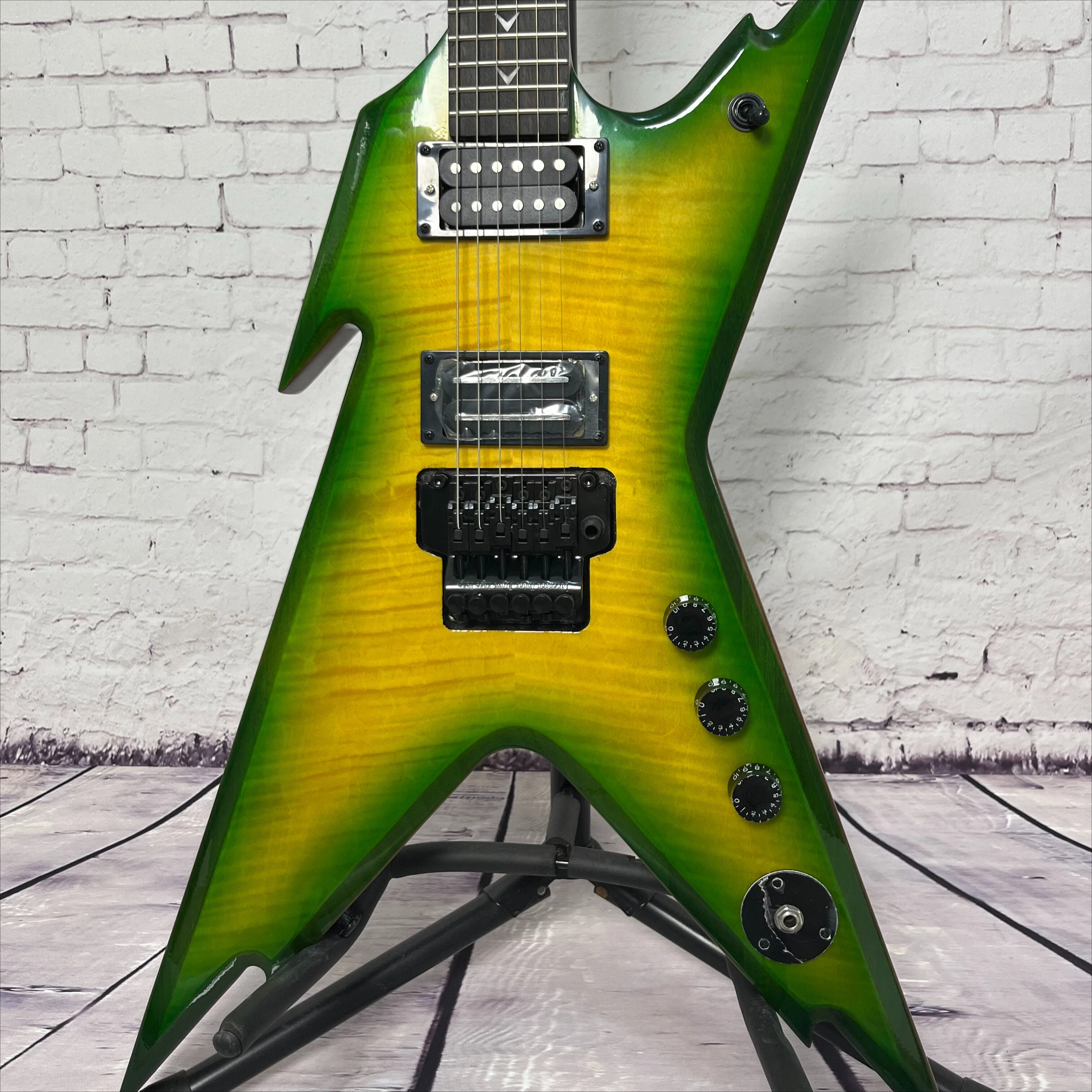 Grüne Sunburst-farbene E-Gitarre mit 24 Bünden und Doppel-Humbucker. Kostenloser Versand Image