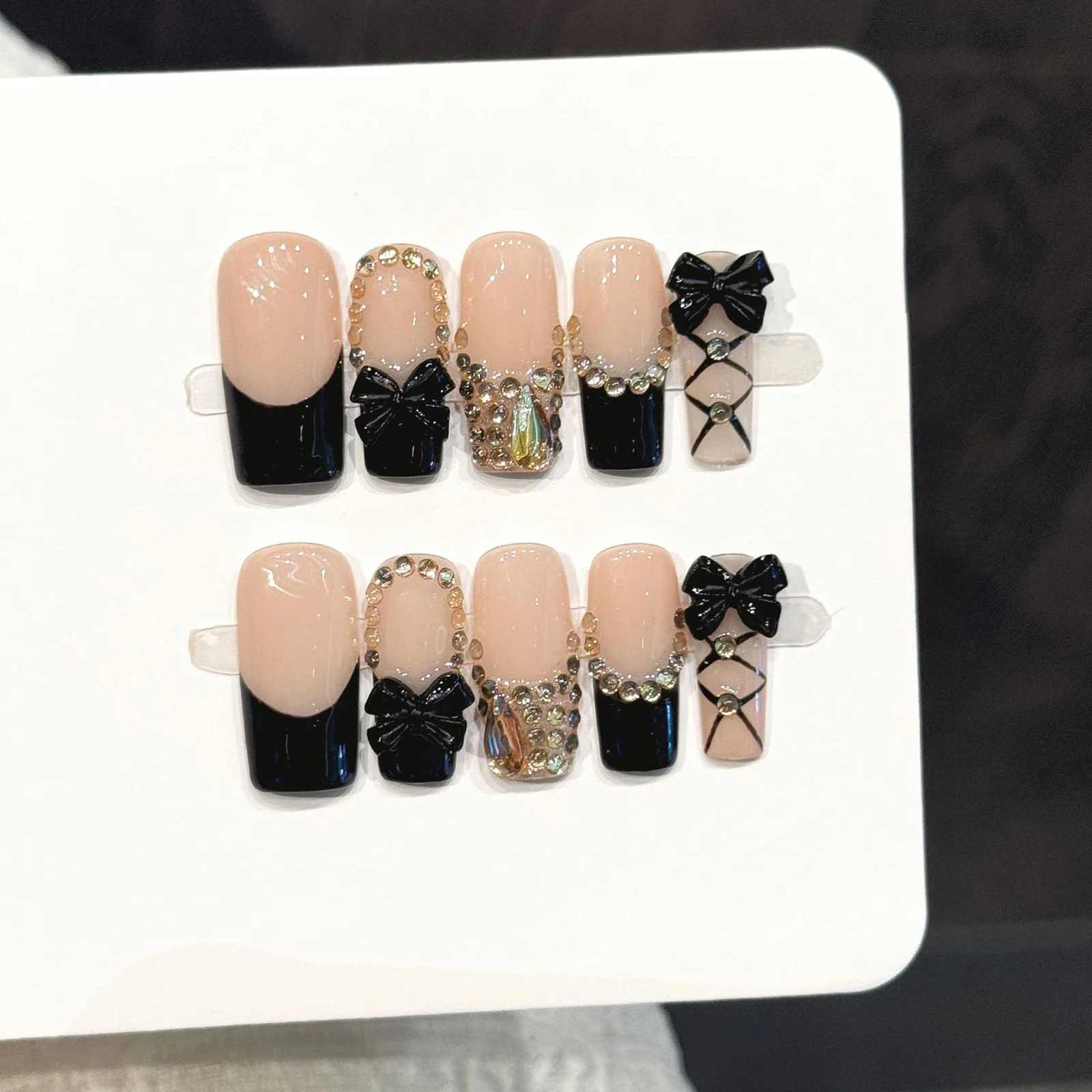 10 Stück handgemachte lange Sarg-Press-on-Nägel mit französischem schwarzem Rand und Schleifendekor, künstliche Nagelspitzen mit Strass-Design, Damen-Kunstnägel Image