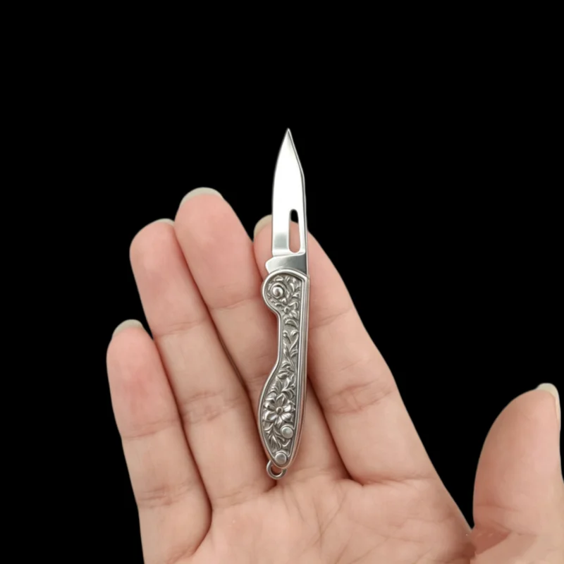 Mini-Taschenmesser aus Edelstahl, tragbares Klappmesser für den Außenbereich, leichter Schlüsselanhänger-Paketöffner. Image
