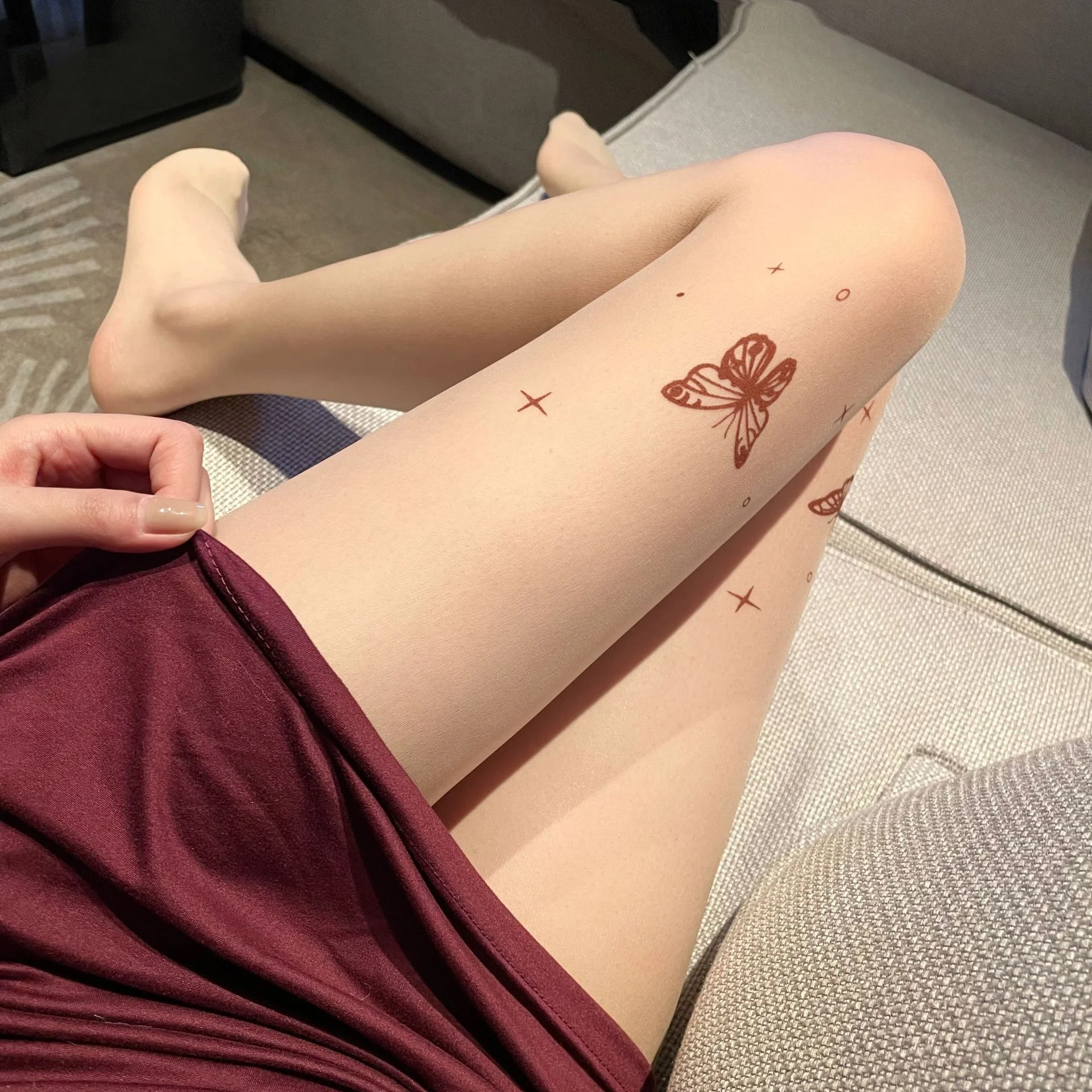 Neue Schmetterlingsbedruckte Hautfarbene Strümpfe für Frauen, Dünne Einteilige Socken für Wagemutige Mädchen, Schöne Hautfarbene Socken und Sexy Strümpfe Image