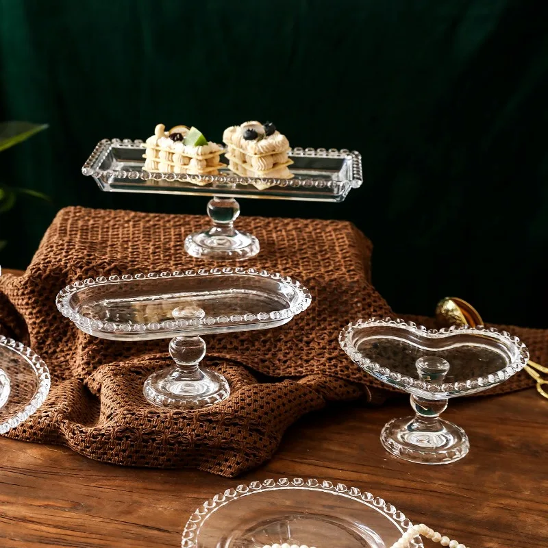 Kuchenständer aus Glas im nordischen Stil mit Sockel, eleganter Dessertteller für die Nachmittagsteeparty, modernes Snack-Obst-Serviertablett Image