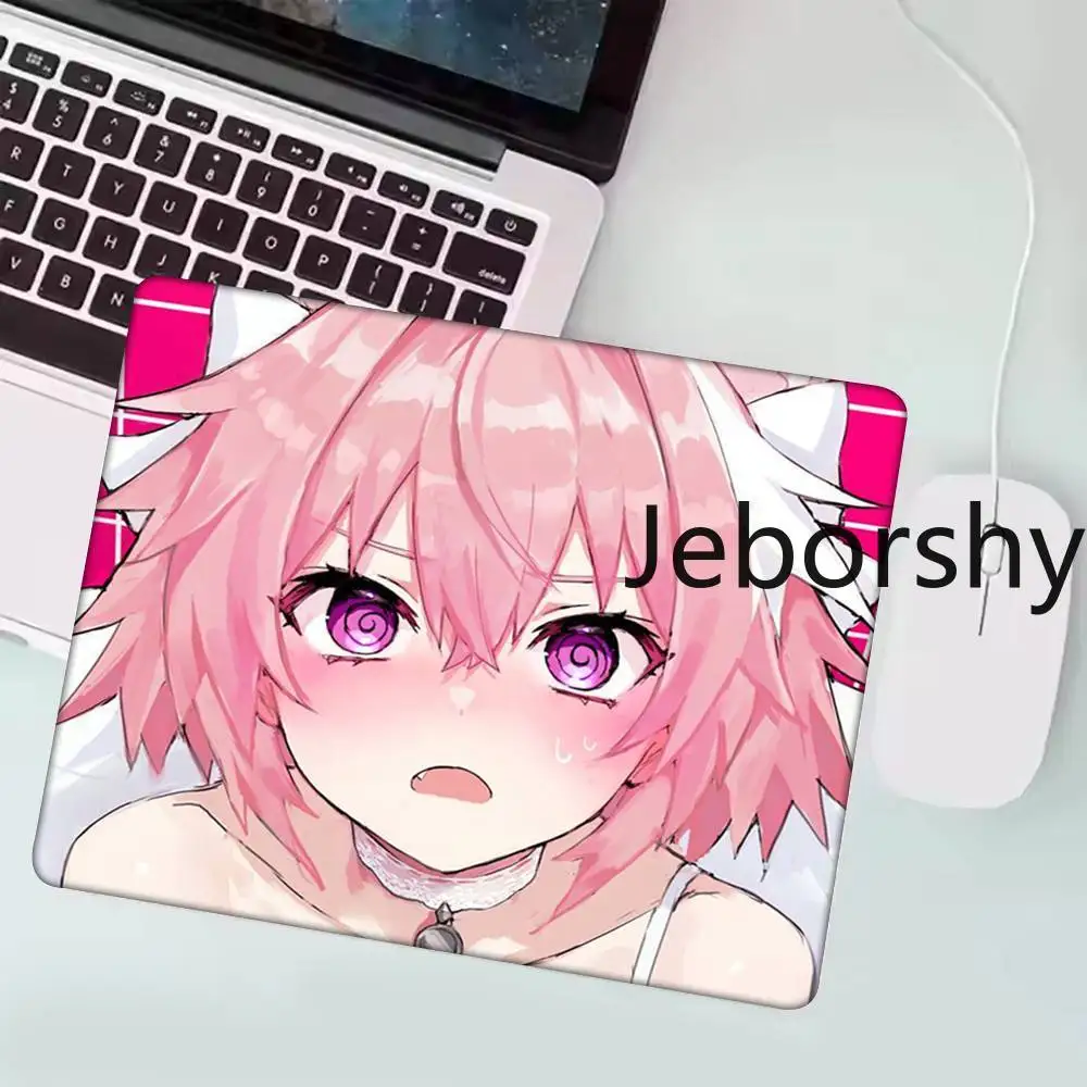 Niedliches Rosa Haar Anime-Charakter Mauspad, Errötendes Gesicht mit Lila Augen, Rutschfestes Gaming-Pad, Tolles Geschenk Image