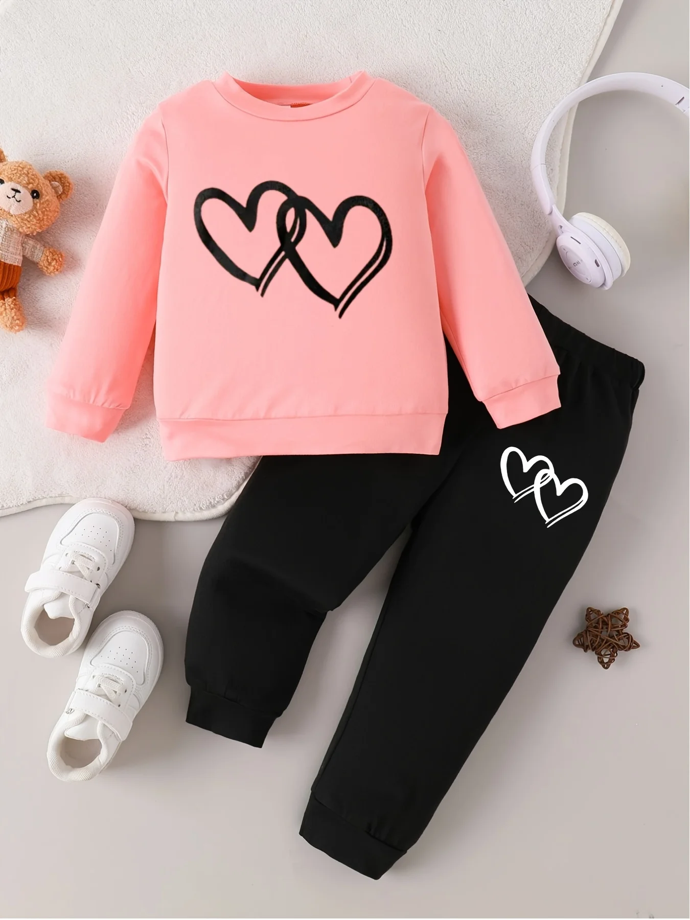 Zweiteiliges Outfit für Kleinkinder | Langärmliges Oberteil + Hose mit Doppelherz-Print in Rosa und Schwarz | Frühling Herbst Kinder Kleidung Set Image