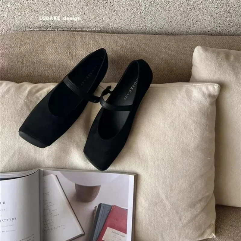 2026 Neuer Designer-Stil Vintage Slip-on Damen Luxus Mary Jane Schuhe Mode Eckige Zehenpartie Schuhe Lässige Kleider-Ballerinas