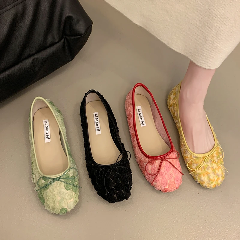 2026 Sommer Neue Damen Flache Schuhe Modische Blumen-Spitzen-Slipper Mary Jane Schuhe Weiche Flache Absätze Outdoor Kleider-Schuhe