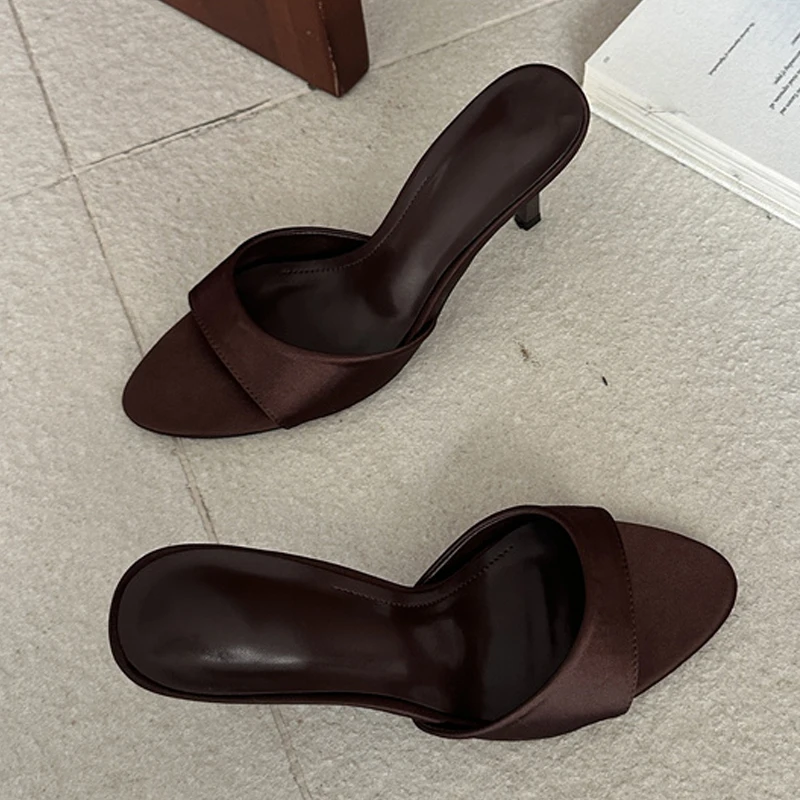 Liyke Sommer Mode Runde Offene spitze Seide Frauen Hausschuhe Sandalen Dünne High Heels Maultiere Rutschen Damen Party Kleid Schuhe Größe 35-43