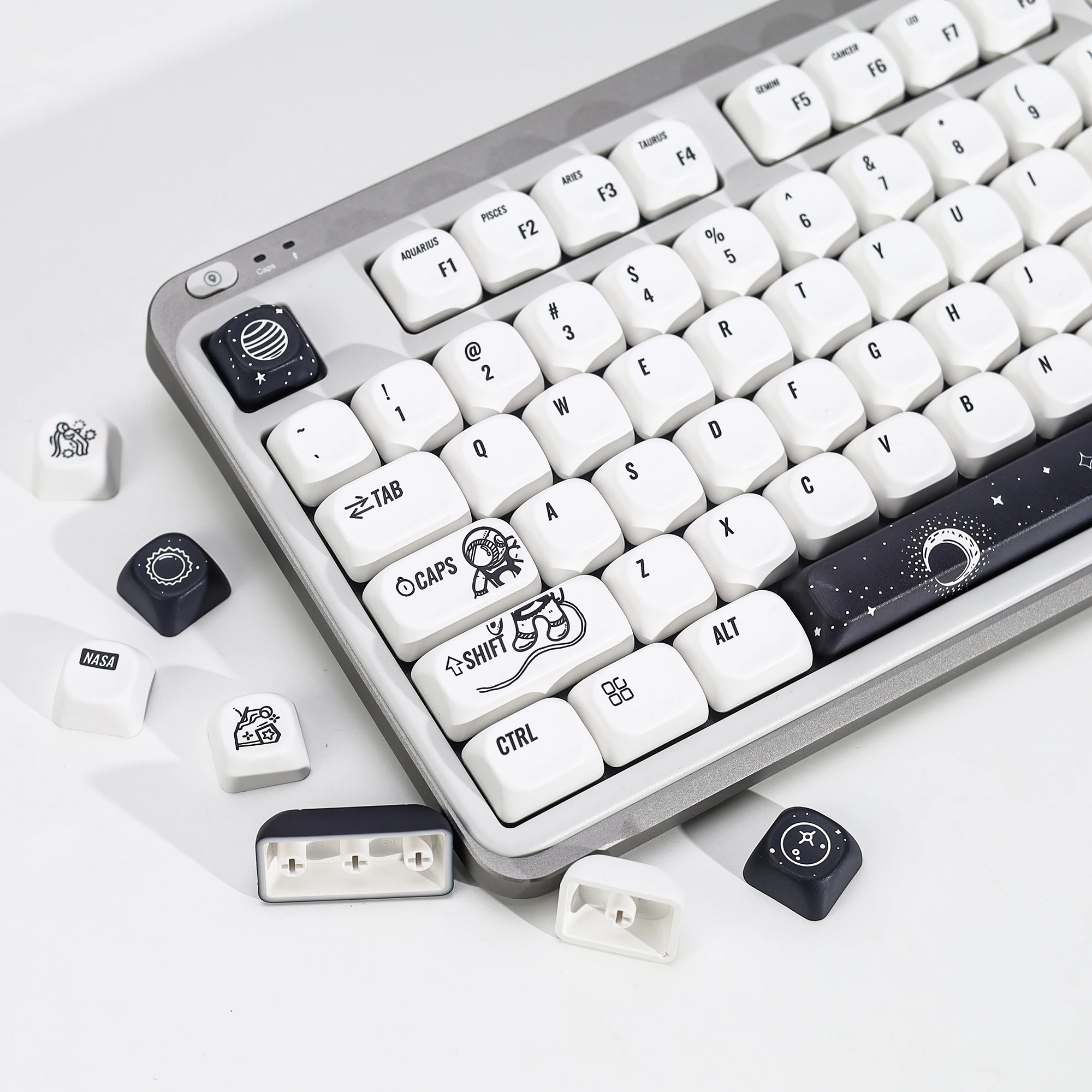 KBDiy Retro Astronaut Tastenkappen KOA MOA Profil PBT ISO Einfache Tastenkappen Maßgefertigt für MX-Schalter 60% Gaming Mechanische Tastatur Tastenkappen Image