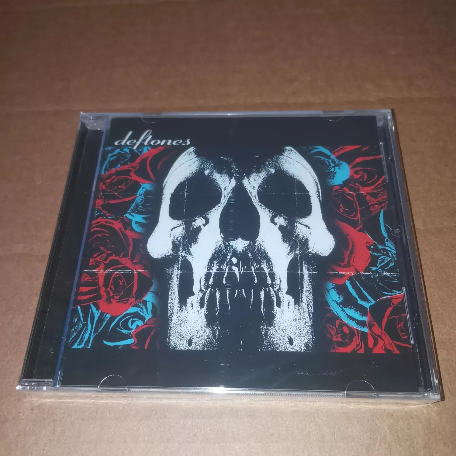 Selbstbetiteltes CD-Album, Alternative & Nu-Metal mit verzerrten Gitarren, atmosphärischer Ausstrahlung und emotionalem Gesang Image