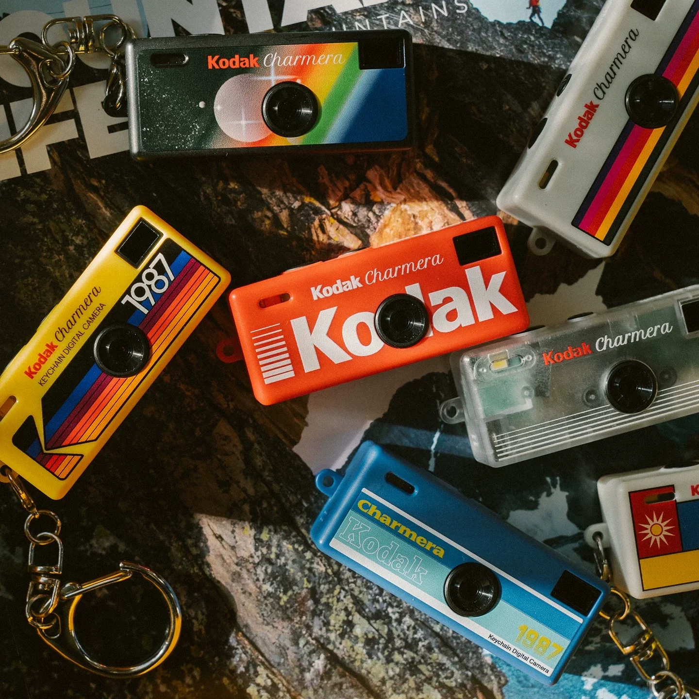 Appareil photo numérique Kodak Charmera Keychain 1987 avec flash 35MM/F2.4 Mini appareil photo numérique 6 couleurs Couleur aléatoire Appareil photo pour cadeau ﻿