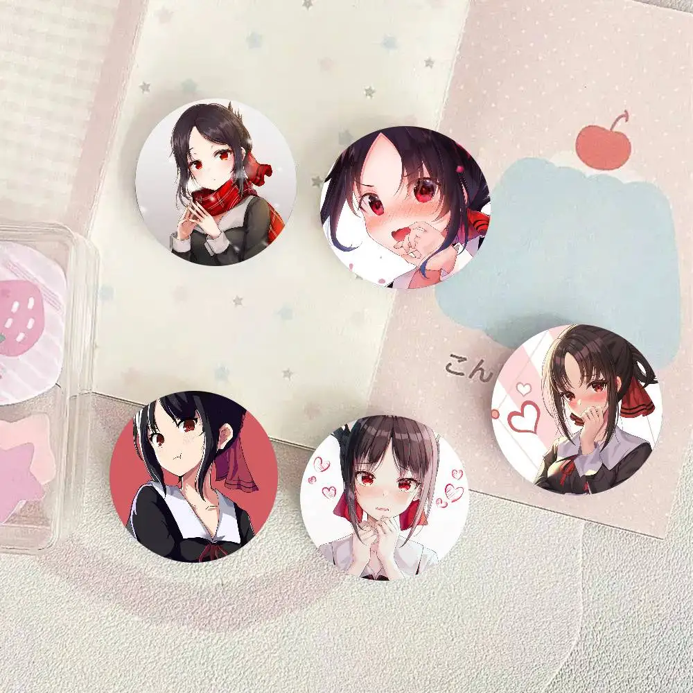 Shinomiya Kaguya Anime Kaguya-sama Love Is War Cartoon-Stil Abzeichen Broschen für Rucksack-Dekoration Runde Emaille-Pins für Accessoires Image