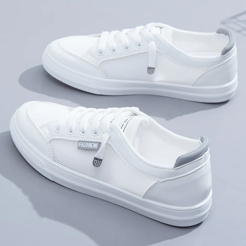Neue modische Damen-Sneaker, vulkanisierte Schuhe, Frühling-Herbst-Freizeitschuhe, weiße, atmungsaktive, flache Schuhe, einfarbige Mesh-Schuhe für Damen